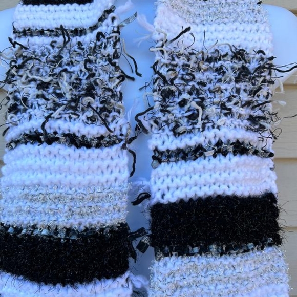 Handknit Scarf - Picture 3 of 4